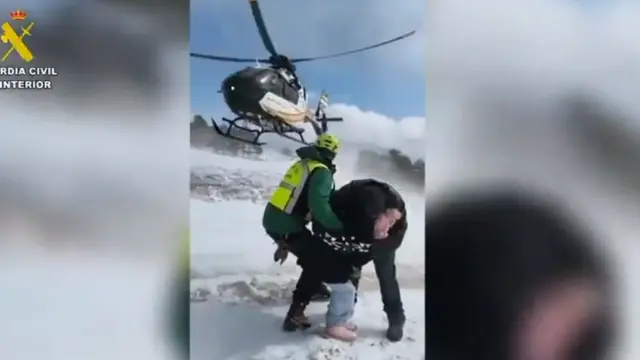 Elf mensen, waaronder drie kinderen, gered nadat zij ’s nachts door hevige sneeuwval vast kwamen te zitten in Huéscar