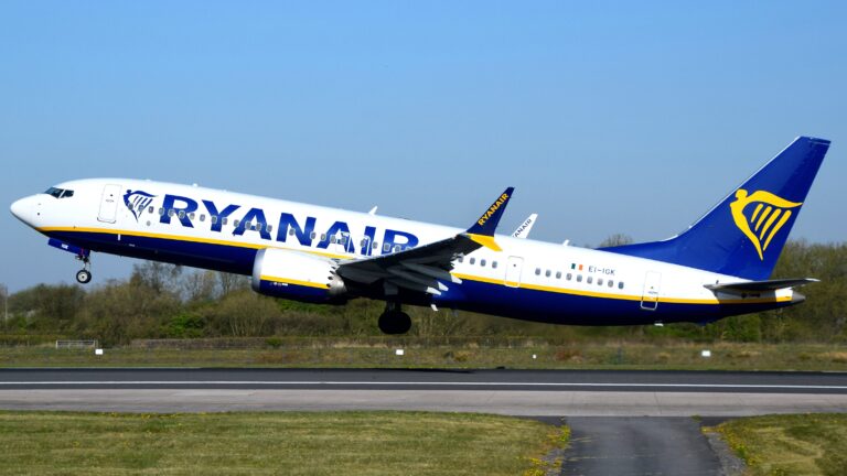 Ryanair 737 MAX 8200 Departing MAN