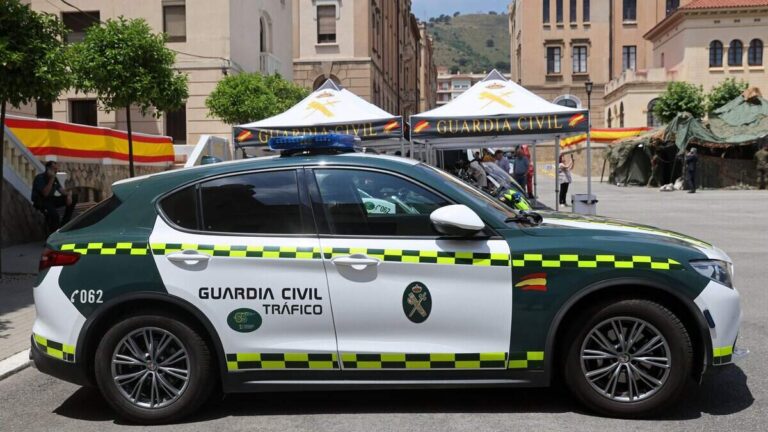 Nederlanders aangehouden in Spanje na vondst van 3.200 kilo cocaïne en miljoen euro cash