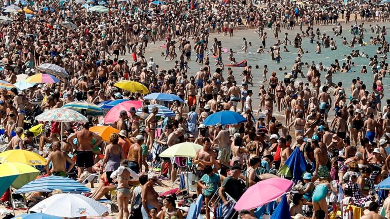 Hutjemu op het strand bij san sebastian
