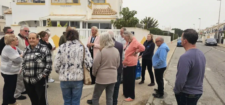 Torrevieja Councillor Jumps to Offer Squatter Advice 4.jpg