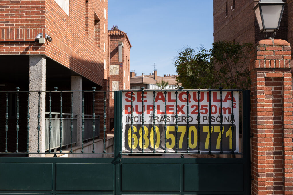 Madrid,,Spain:,March,28,2021, ,Duplex,For,Rent,Add