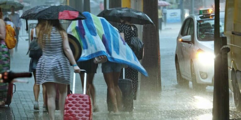 Storm Regina trekt over de Middellandse Zeekust: harde wind, ruwe zee en regen