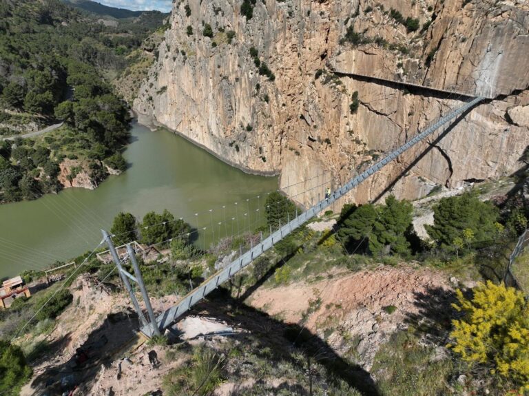 El nuevo puente colgante del Caminito del Rey de 110 metros de largo
