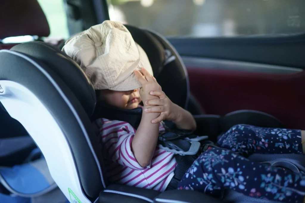 Ouders opgepakt nadat baby in afgesloten auto werd achtergelaten bij 40 graden in Sevilla