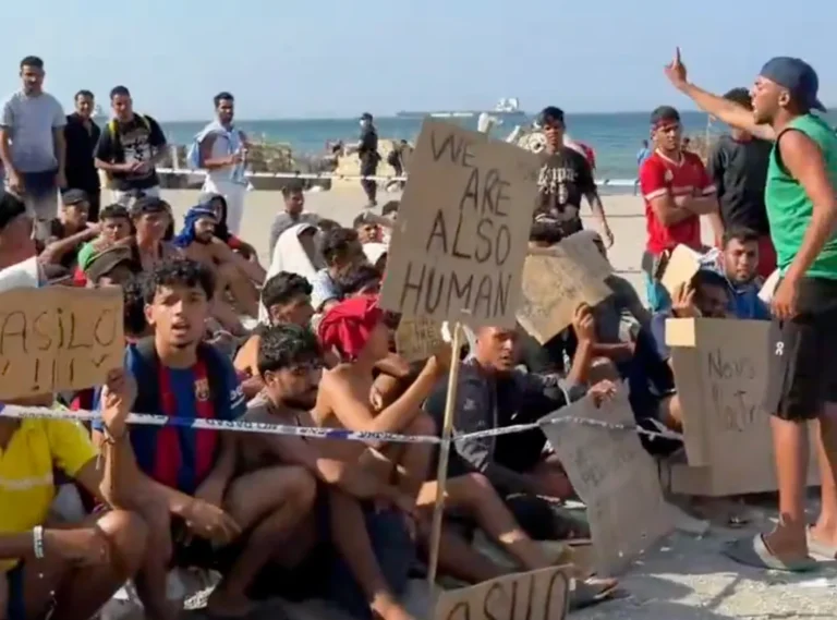 Europees Parlement spreekt van ‘invasie’ in Ceuta en bekritiseert Spaans migratiebeleid