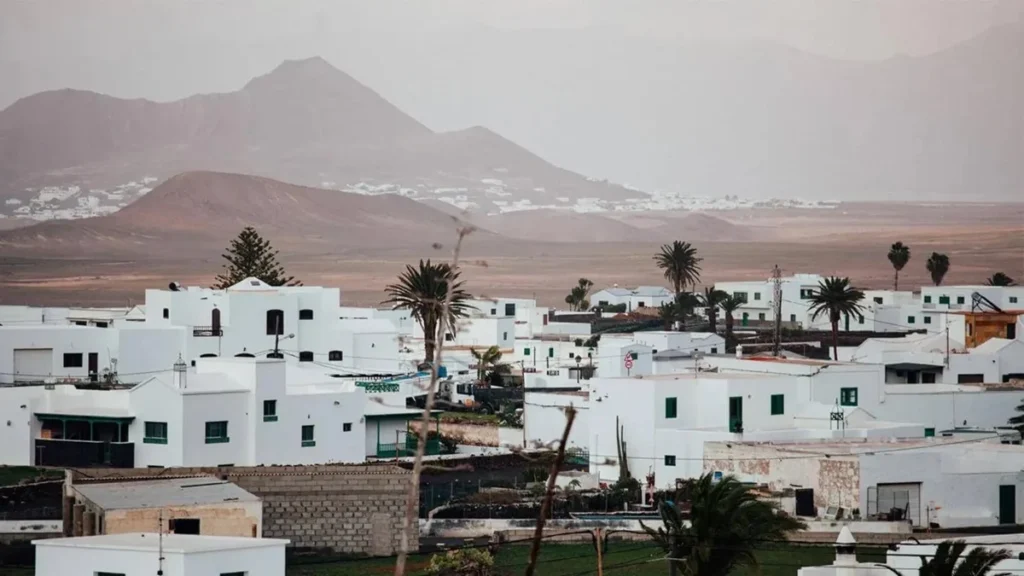 Meisje van drie verdrinkt in zwembad van vakantiewoning op Lanzarote