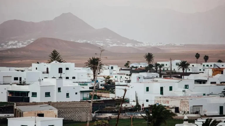 Meisje van drie verdrinkt in zwembad van vakantiewoning op Lanzarote