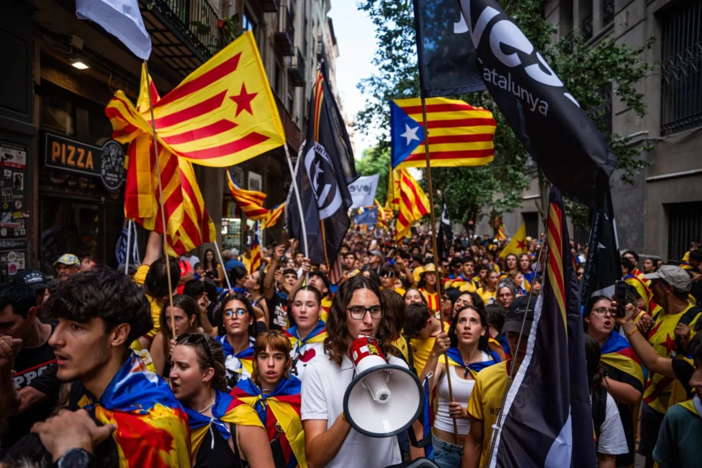 Politieke spanning loopt op in Spanje Ceuta crisis, verkiezingsstrijd en onrust in Catalonië
