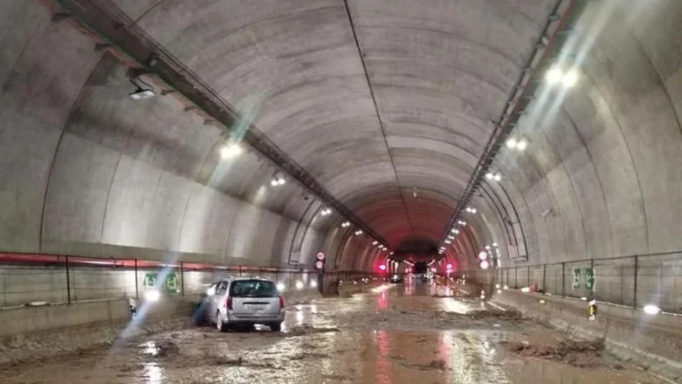 Dertien automobilisten gered uit overstroomde snelwegtunnels aan de Costa Blanca