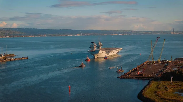 Gigantisch Brits vliegdekschip komt naar Gibraltar bezoekers mogen gratis aan boord