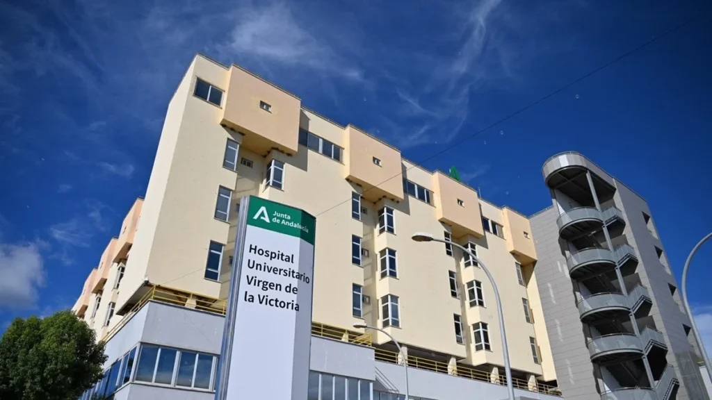 Vrouw vermomt zich als zorgmedewerker en probeert te stelen in ziekenhuis Málaga