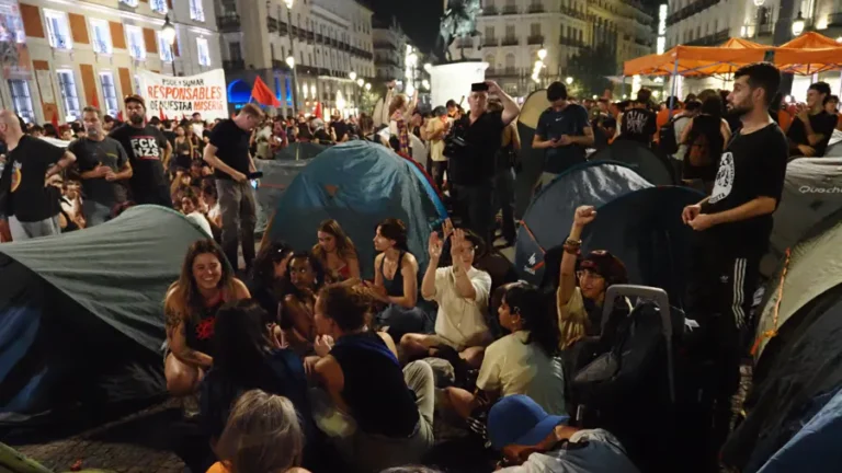 Woningcrisis en hoge kosten zorgen voor protestgolf in Europa Spanje eist betaalbare huizen